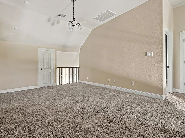 604 Darby Ln — Photo 29