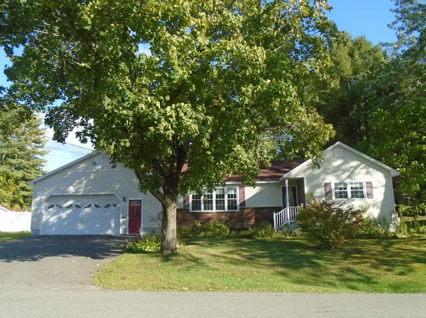 9 Dennis Street, Skowhegan, ME 04976