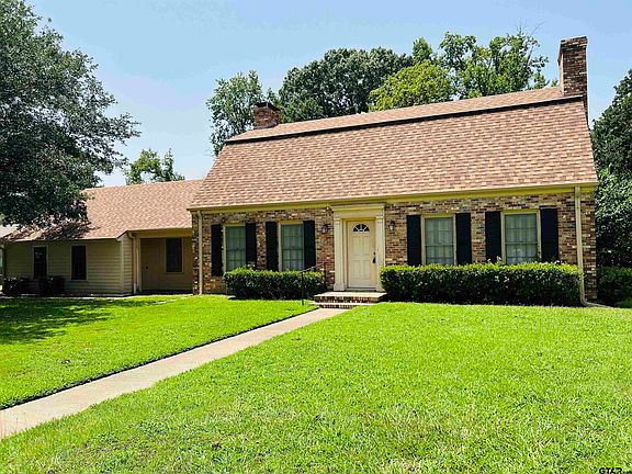 3rd image of 804 Circle Dr