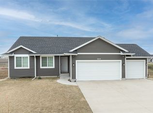 6614 Scarlet Rose Cir SW, Cedar Rapids, IA 52404