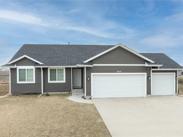 6614 Scarlet Rose Cir SW, Cedar Rapids, IA 52404