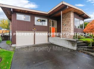 7617 S Lakeridge Dr, Seattle, WA 98178