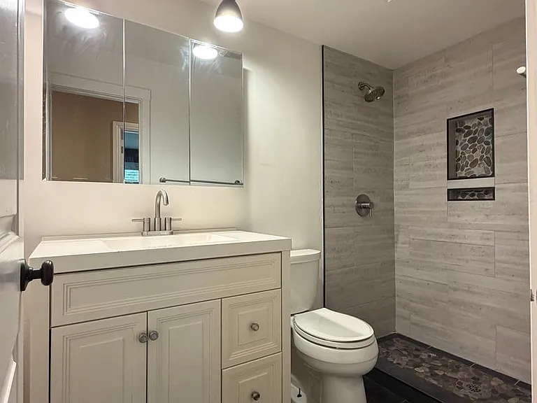 2461 Bay Hill Cir — Photo 14