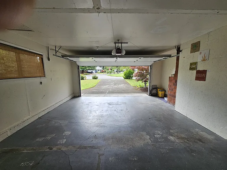 690 SW 130th Ave — Photo 32