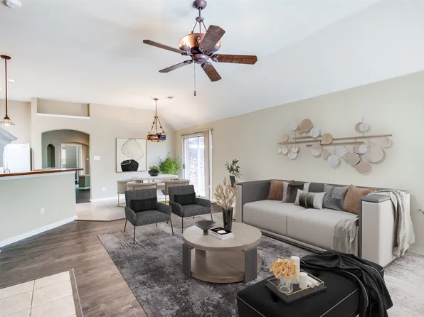 5560 Lawnsberry Dr, Fort Worth, TX 76137