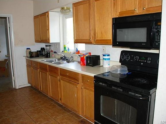 3rd image of 217 Coburg Dr