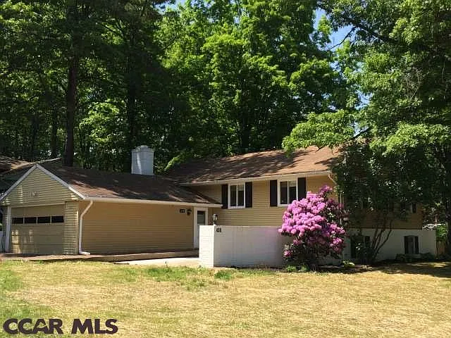 438 Sierra Ln photo 1