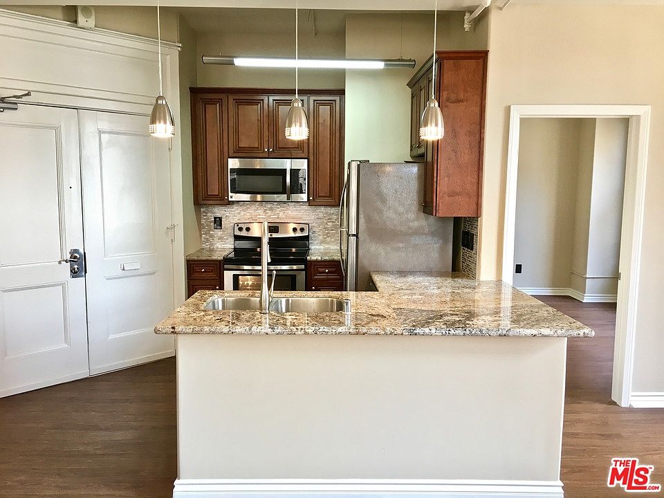 1st image of 215 W 7th St APT 608