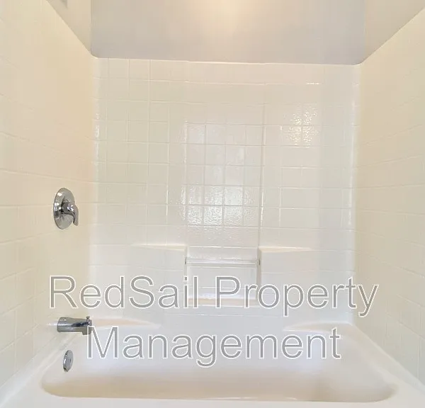 102 Thunderbird Ln — Photo 18