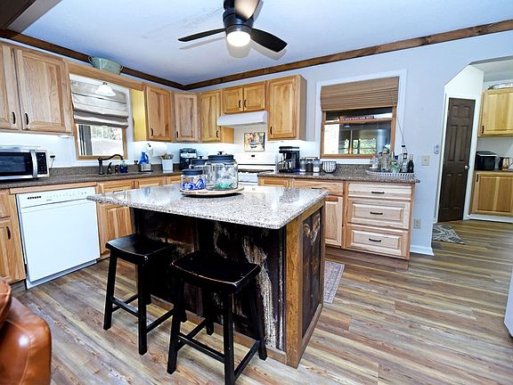 2nd image of 642 Everett Rd