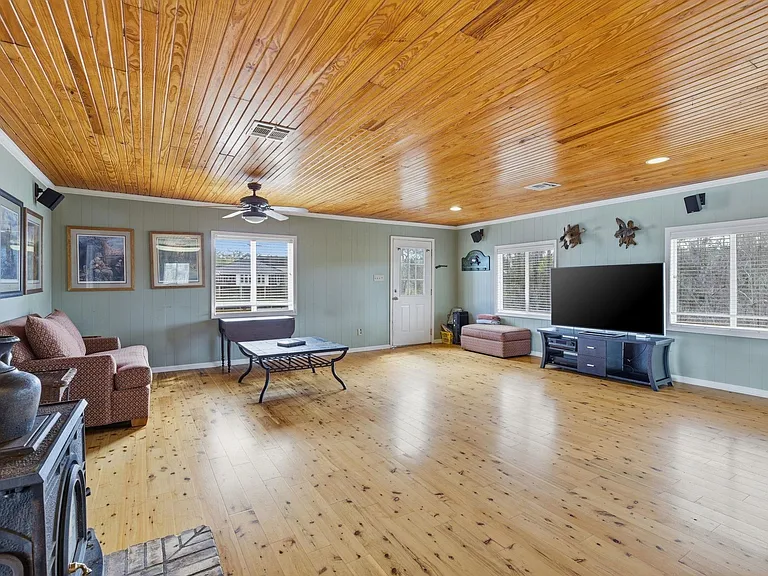 1046 Hollis Rd — Photo 50