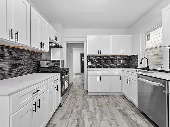 1111 W 5th St — Photo 5