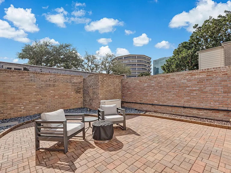 516 S Post Oak Ln #18 — Photo 18