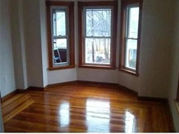 5th image of 64 Ashland St Floor 2