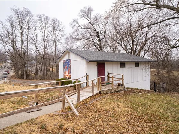 1014 Ann St, Atchison, KS 66002