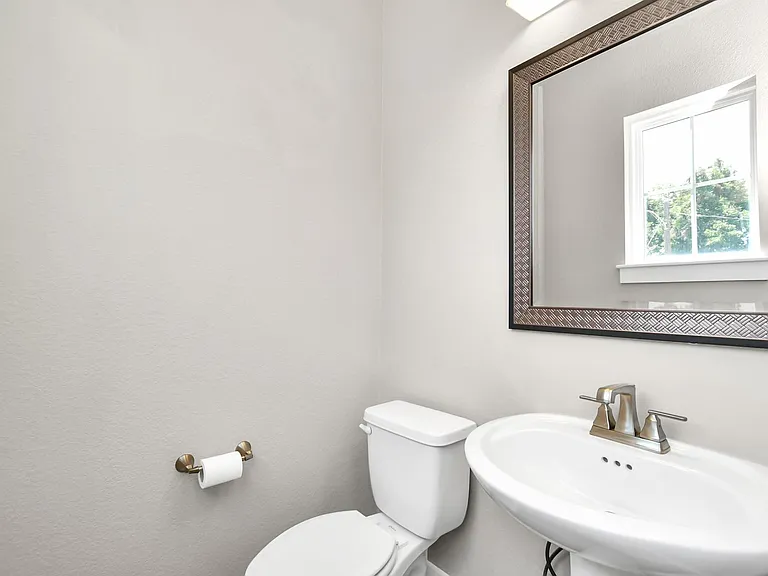 2709 Kennedy St — Photo 20