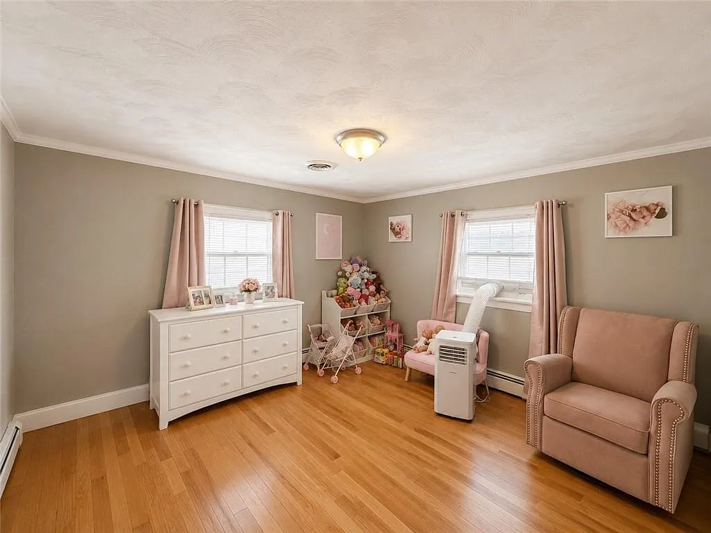 3 bed, 1.5 bath, 2096 sqft, $3,250 — Photo 4