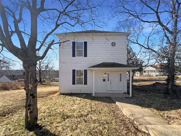 717 Jefferson St, De Soto, MO 63020
