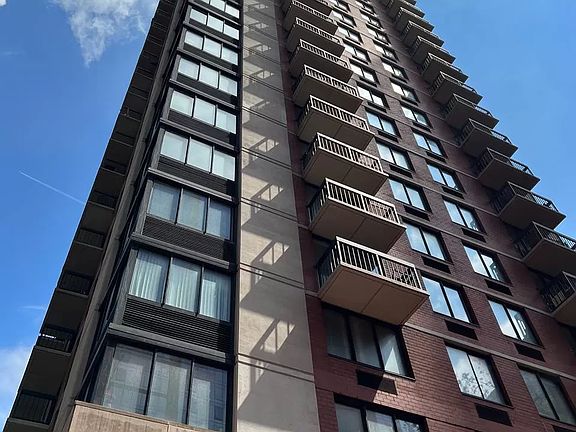 3rd image of 250 E 40th St APT 10E