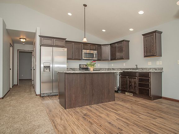 3rd image of 7380 Castlewood Dr