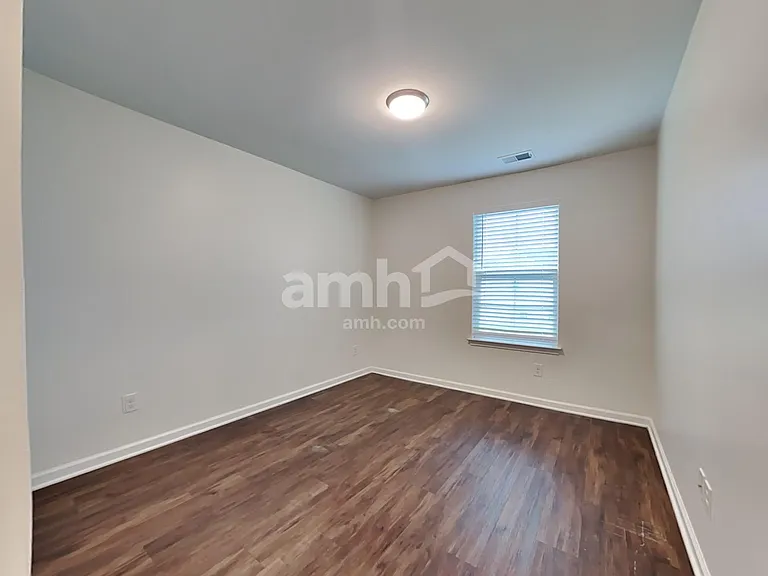 1360 Hermitage Ln — Photo 13