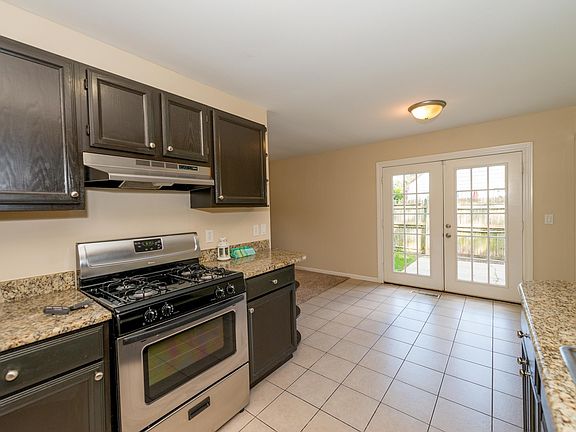 4th image of 135 Braeburn Dr