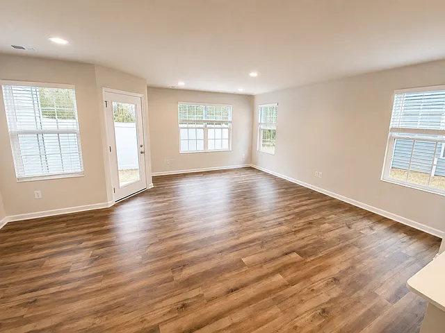 3 bed, 1485 sqft, $1,825 — Photo 2