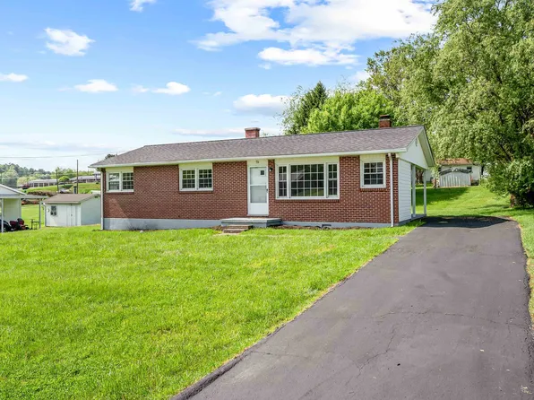 316 Hill St, Hillsville, VA 24343