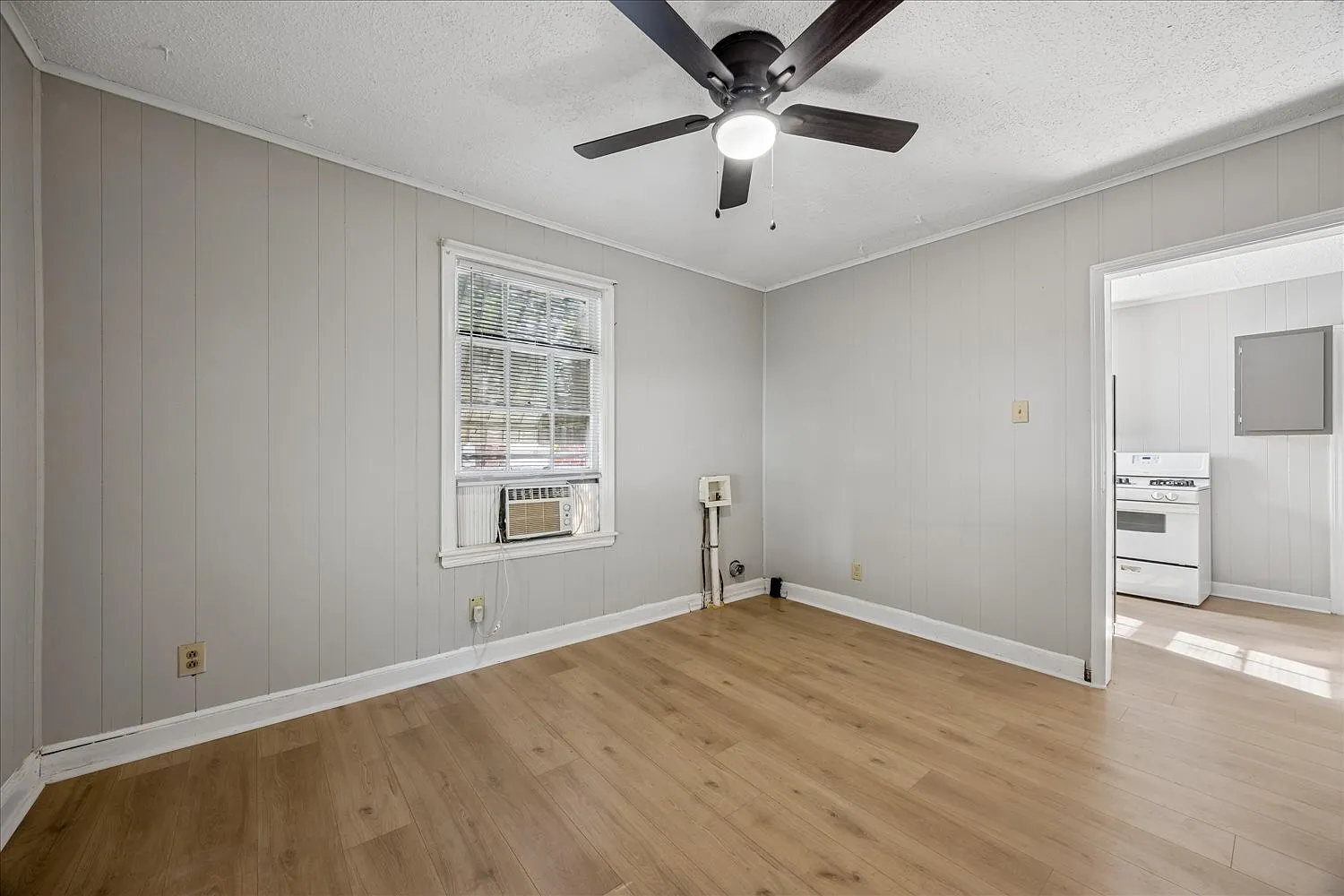 3 bed, 1.0 bath, 992 sqft, $850 — Photo 4