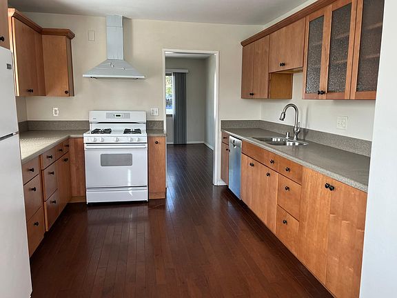 3rd image of 3331 Luna Ave