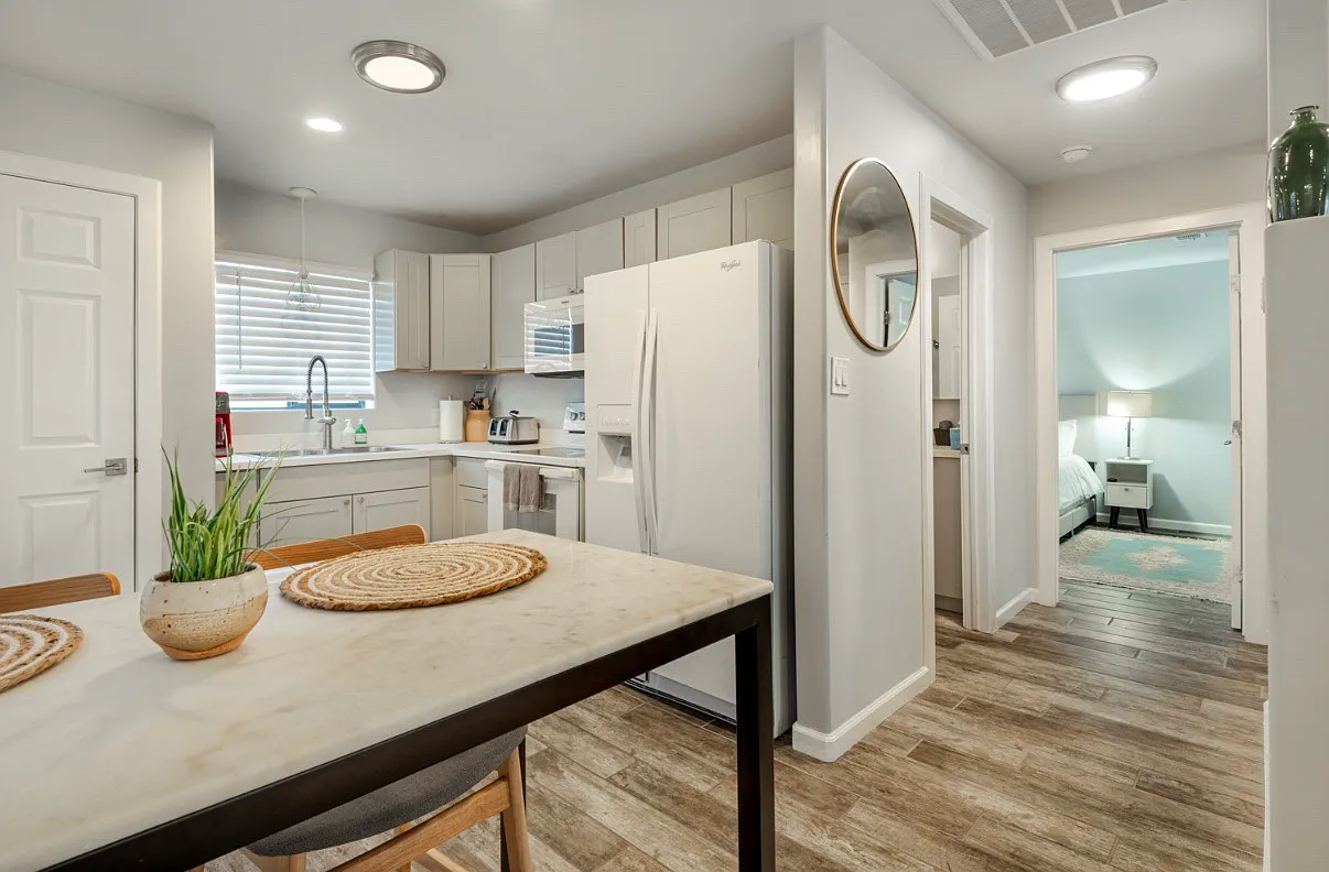 1 bed, 700 sqft, $2,000 — Photo 3