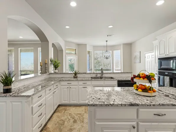 686 Cattlebaron Parc Dr, Fort Worth, TX 76108