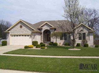 9118 Castlebury Dr, Temperance, MI 48182