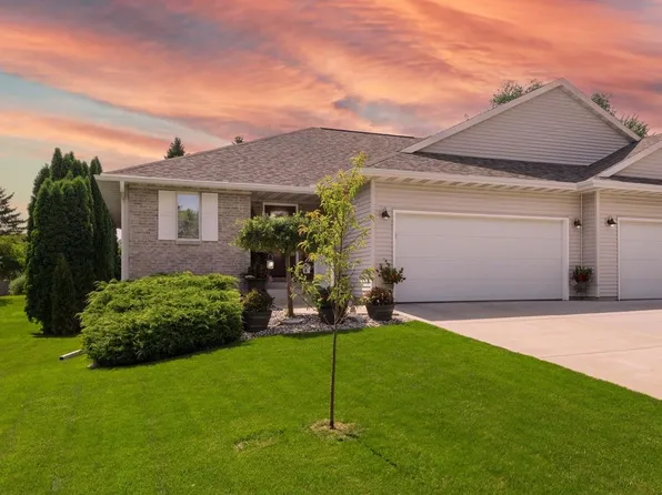 1043 N Wuthering Hills Dr, Janesville, WI 53546