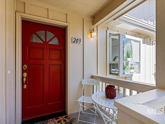 2nd image of 5110 S Surprise Way APT 203