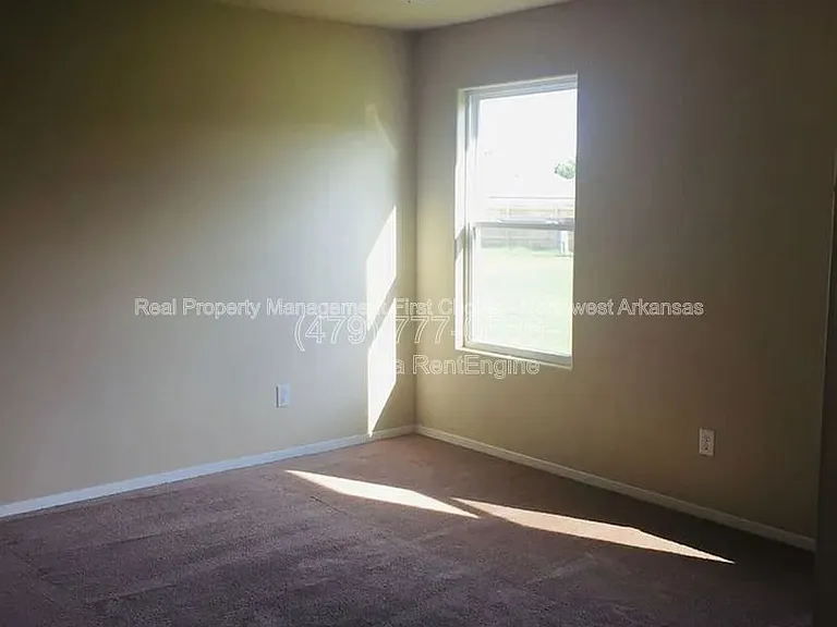 1013 Ethan James St — Photo 10