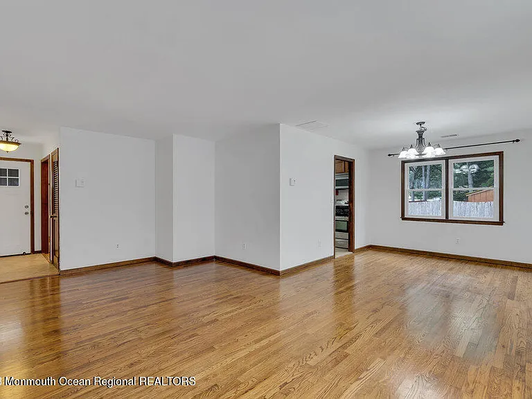 802 Laura Herbert Dr — Photo 6