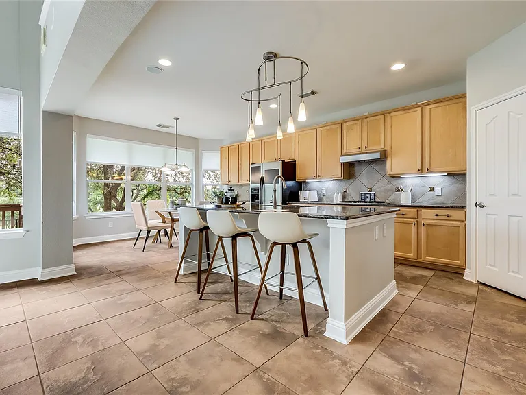 10400 Roy Butler Dr — Photo 11