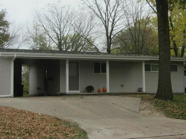 2810 Walnut St, Cedar Falls, IA 50613