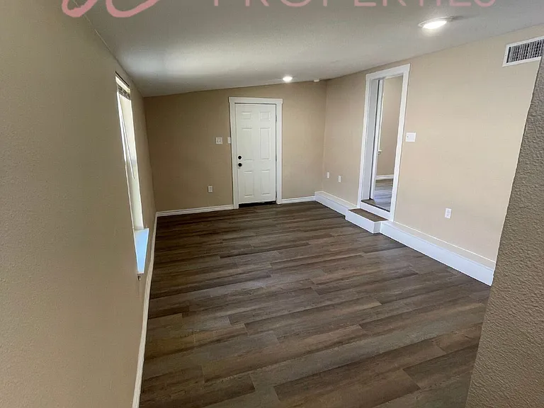 210 Reta St — Photo 6
