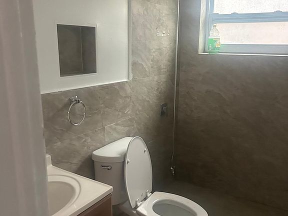 5th image of 5140 SW 26th Ave #2