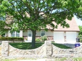 609 S Race St, Spring Hill, KS 66083