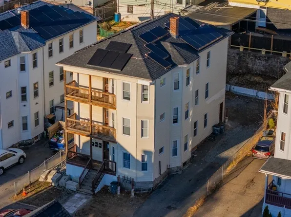 9 Ives St, Worcester, MA 01603