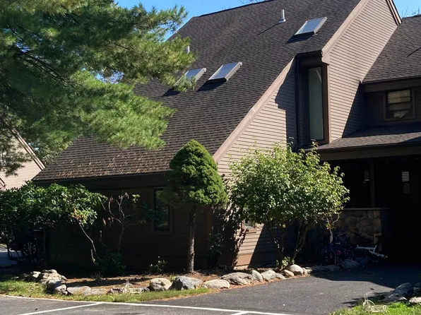 39 Sky View Dr Unit B, East Stroudsburg, PA 18302