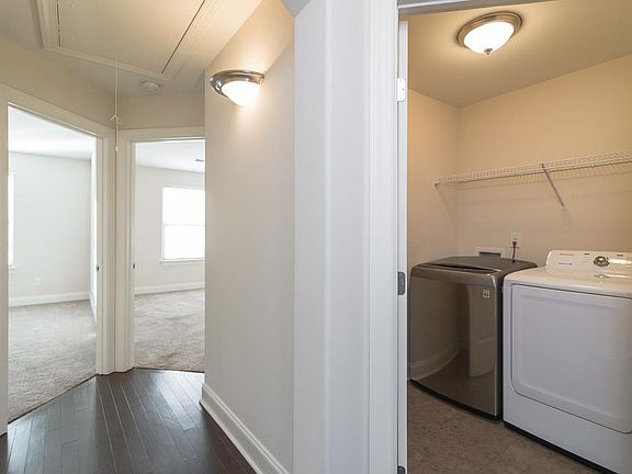 3rd image of 926 Silkwood Cir