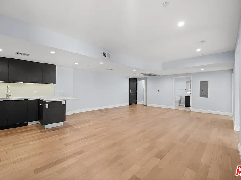 2939 W Leeward Ave #407 — Photo 4