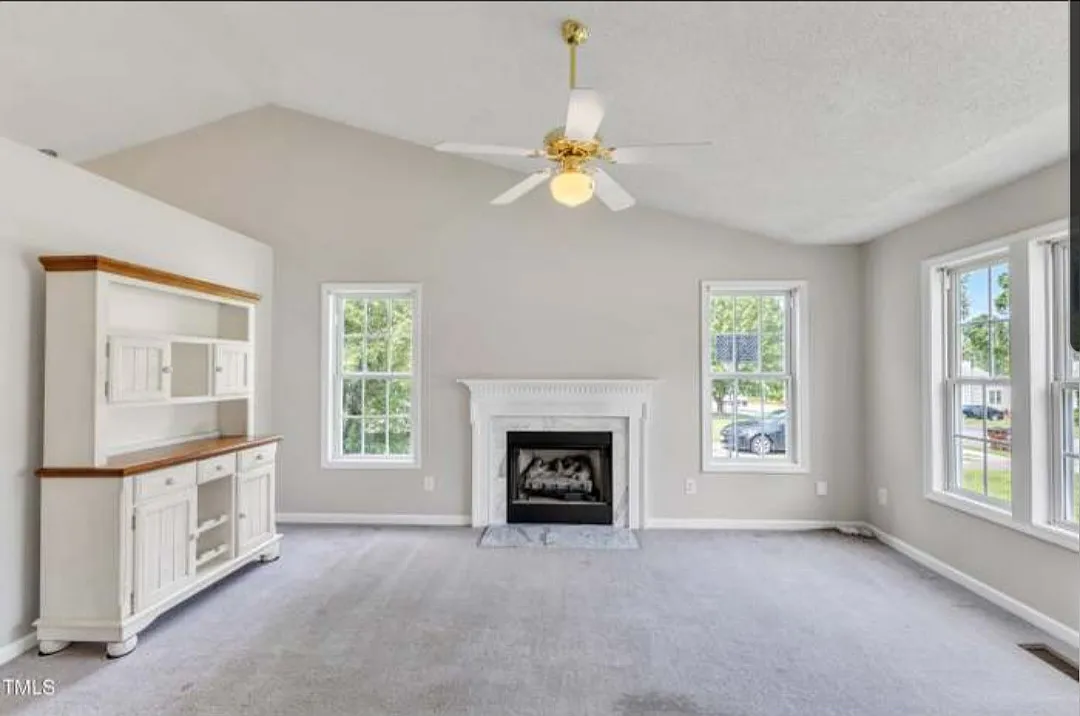 3 bed, 1158 sqft, $2,000 — Photo 4