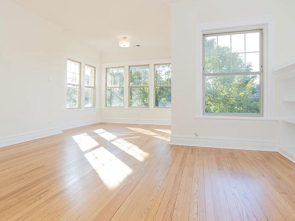 Living room with Sun room