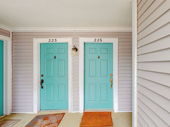2nd image of 1010 Allen St Unit 226