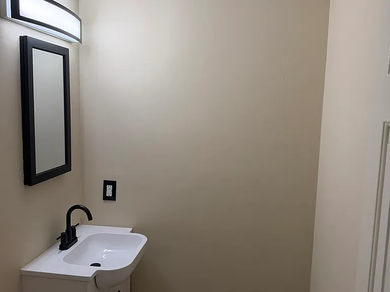 61 Tyler St #B — Photo 10